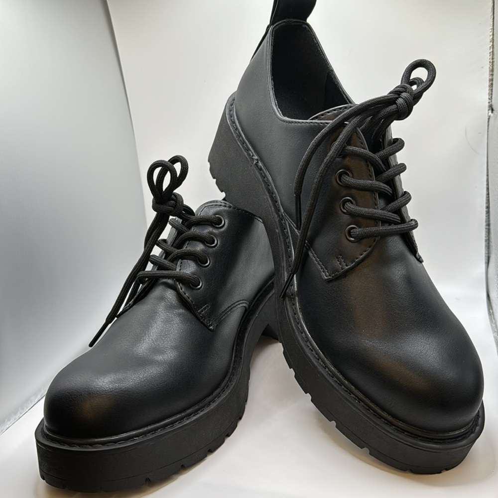 BLACK OXFORD SZ 9 Madden Girl brand new chunky heels four laces closed in shoes